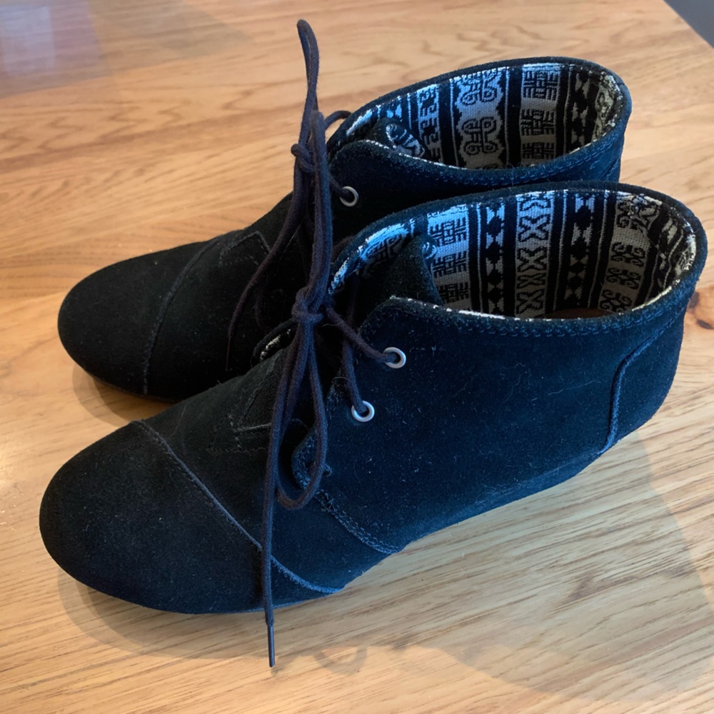 Black Suede wedge TOMS
